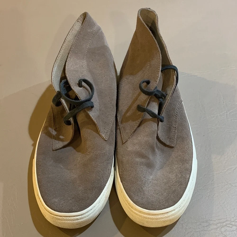 Banana Republic Light Brown Chukka Boots in Suede Leather​​​